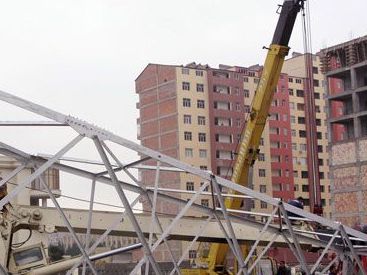 Bakıda kran aşdı Bakıda kran aşdı